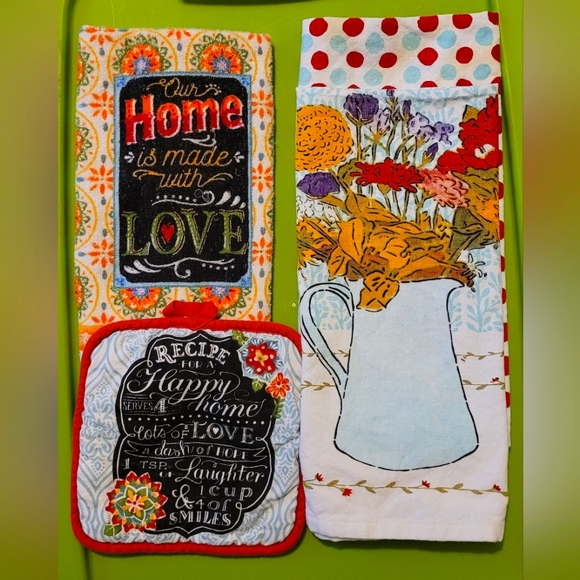 Recipe for a Happy Home  Hotpad/Potholder &  Kitchen Towels Assortment - Picture 1 of 2